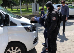 Угрожал опубликовать в сети интимные фото: полицейские задержали шантажиста