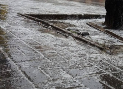 За гололед у входа - штраф: власти напомнили бизнесу об ответственности