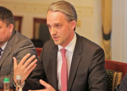 Министр обороны призвал платить деньги за службу в профессиональной армии