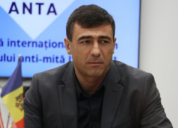 27 проданных автомобилей за 11 лет: семья сотрудника НЦБК оказалась в центре внимания