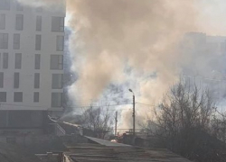 Сильный пожар на Рышкановке - горит частный дом