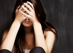 В Хынчештах муж отправил жену за границу, а родную 15-летнюю дочь превратил в любовницу