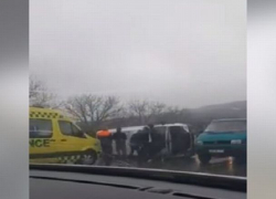 Под Оргеевом произошли сразу две аварии с участием микроавтобуса, в одном случае машина перевернулась