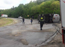 Предпосылки к катастрофе под Хынчештами - опрокинувшийся тягач залил округу дизтопливом