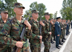 Более 300 молодых людей приняли военную присягу