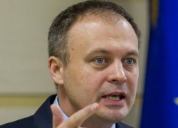 Канду впервые появился в парламенте, а Сырбу возмутился «увольнениями профессионалов»