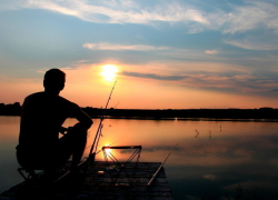 Мужчина пошел на рыбалку и утонул в озере 