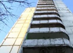 Балконы квартир в двух домах на грани обрушения