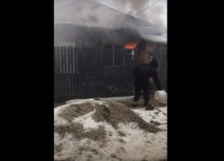 Пожар в Бельцах: соседи тушили огонь до прибытия спасателей