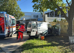 Трагическая авария в Костештах: водитель скончался за рулем, двое пассажиров в больнице