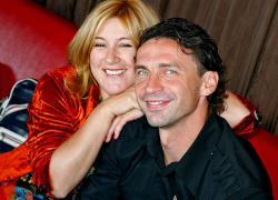 Обнаженная "мечта из секс-шопа" с большой грудью атаковала в одесской гостинице знаменитого футболиста