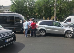 Цепная авария с участием маршрутки произошла в центре Кишинева