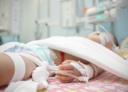 Годовалую дочь и сына изрезала ножом женщина в Кишиневе и вскрыла себе вены