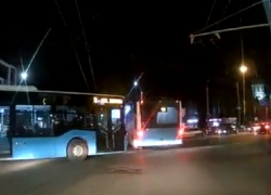 В Кишиневе новые автобусы с трудом избежали столкновения друг с другом