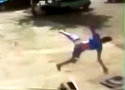 Смерч поднял в воздух мальчика в Одесской области: шокирующее видео