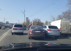 На мосту у цирка из-за аварии образовалась пробка