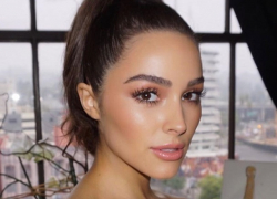 Мисс Вселенная обнажилась и расписала себя лозунгами против секс-насилия