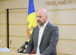 Министр Боля шепотом обматерил журналиста, утомившись его вопросами