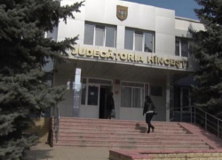 Хынчештский суд не стал арестовывать предполагаемого убийцу 34-летнего мужчины из села Перень
