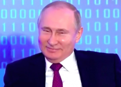 Путин предложил изнасиловать в анекдоте доярку вместо тракториста