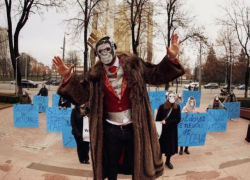 «Протест обезьян» состоялся возле здания парламента в Кишиневе