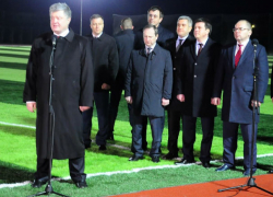 Для вертолета Порошенко залили цементом огород селянину под Одессой и проверили его на прочность