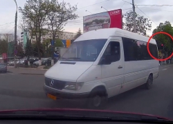 На Ботанике сразу две маршрутки создали аварийную ситуацию