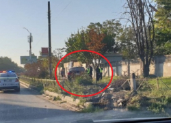 Водитель на огромной скорости разнес забор в Чеканах