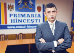 «Жизнь прекрасна»: примар Хынчешть из ДПМ распевается перед выборами