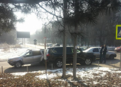 В Кишиневе столкнулись сразу три автомобиля