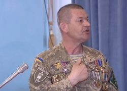 Участники войны в Донбассе вернули Порошенко боевые награды из-за репрессий против Саакашвили 