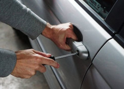 В Кишиневе угонщиками автомобилей все чаще становятся несовершеннолетние подростки