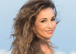 Секс-бомба Анфиса Чехова показала свою «божественную наготу» и начала «голую» акцию