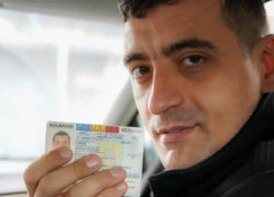 Симион остается на границе и осыпает проклятиями Санду