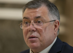 Юрий Реницэ громыхает и «наезжает» на российского посла Олега Васнецова