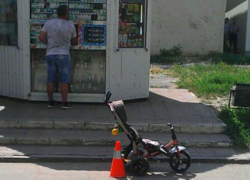 Женщина на иномарке сбила ребенка в коляске