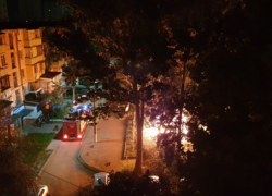 Жителей Ботаники напугали ночные взрывы