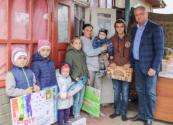 Экс-президент Молдовы помог семье с 6 детьми