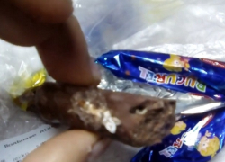 В подарочные наборы для детишек клали гнилые и просроченные сладости