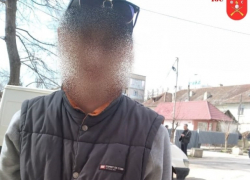 Неадекват гулял по Кишиневу "под наркотиками", пока не встретил карабинеров 