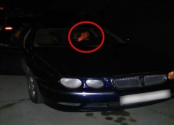 Жителя Кишинева поймали в момент обкрадывания автомобиля