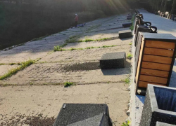 Вандалы испоганили парк на Рышкановке, разбив цветочные вазоны