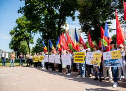 Долой лжецов! ПСРМ провела акцию протеста у здания молдавского парламента