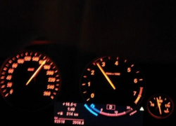 В Кишиневе требуют наказать автолюбительницу, снимающую на телефон свои опаснейшие гонки по виадуку