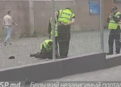 В Бельцах мужчина бросался с ножом на прохожих и сотрудников МВД: полицейские открыли огонь на поражение 