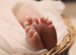 Мертвого 1,5-месячного ребенка со следами насилия обнаружили в Хынчештах 