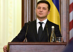 Украиной управляет актёр, а не президент 