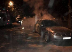 На столичных парковках произошла серия странных возгораний иномарок