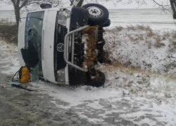 Рейсовый микроавтобус с пассажирами перевернулся в Хынчештах