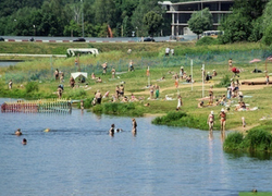 Мужчины утонули во время купания в озере и в Днестре 